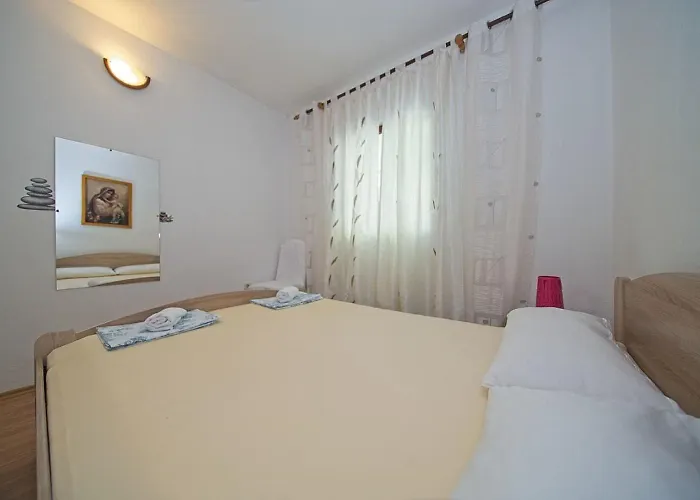 Apartment Pavlo Postira